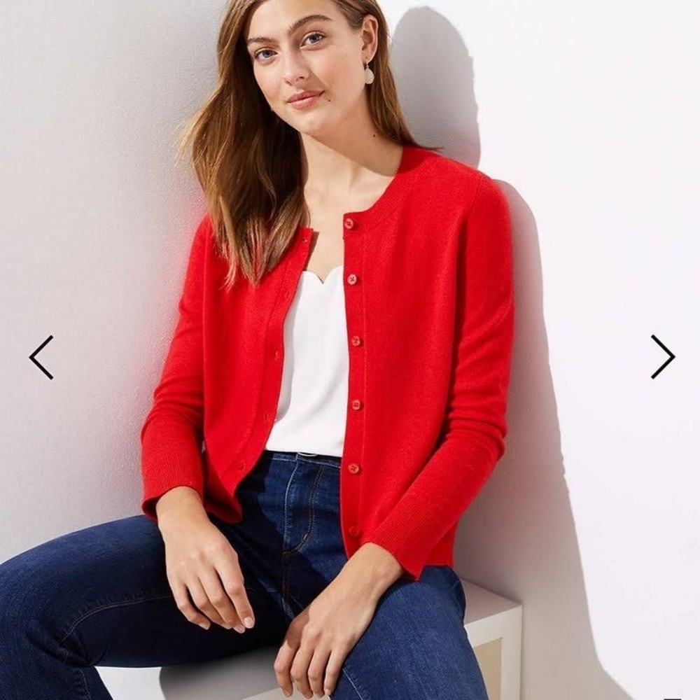 🟢 2/$20 Ann Taylor Red Cardigan Size Small